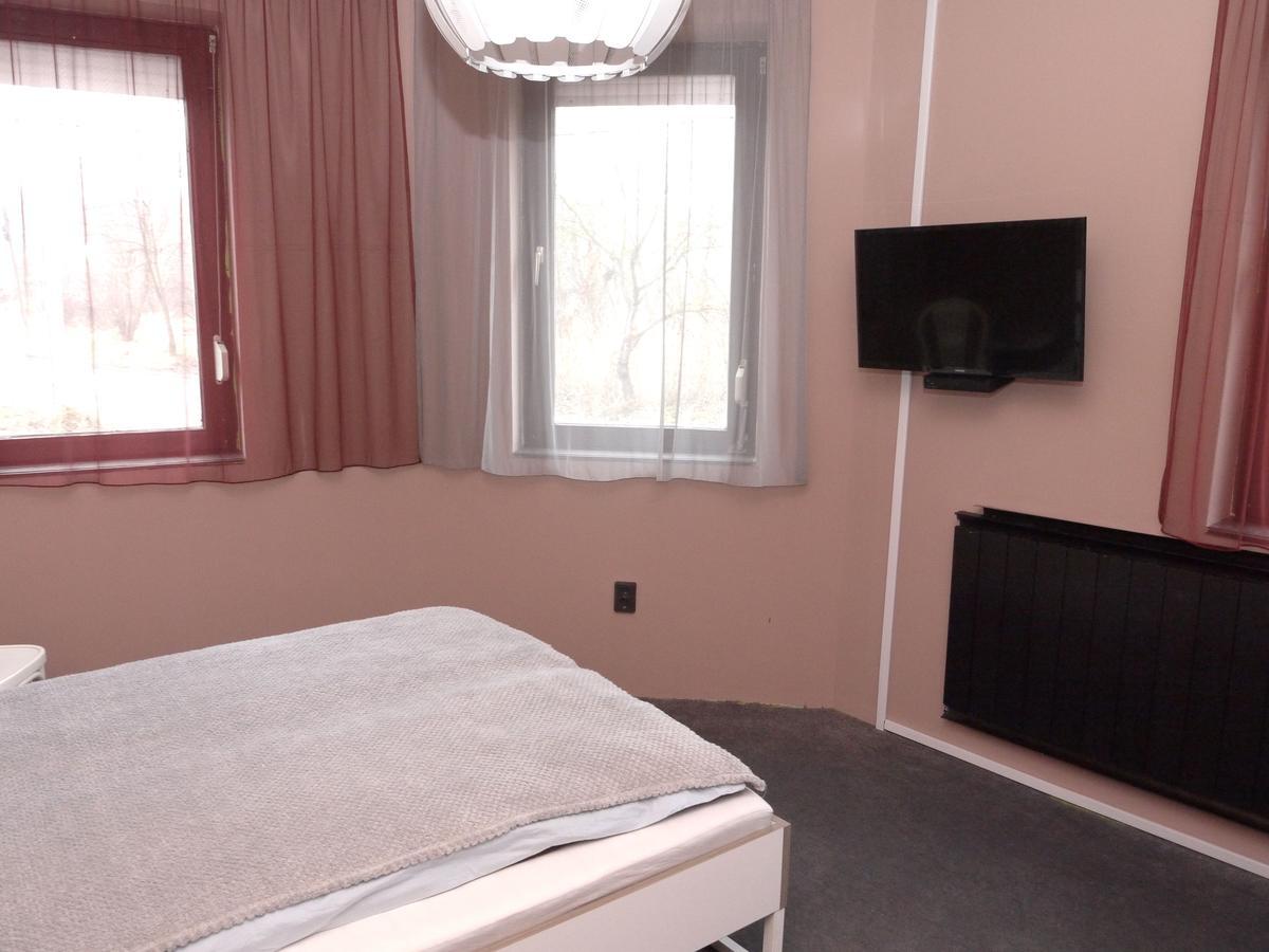 Ipoly Party-Haz Otel Balassagyarmat Dış mekan fotoğraf